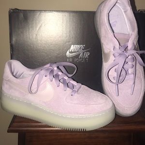 Air Force 1 Sage Low Sneaker in Violet size 7